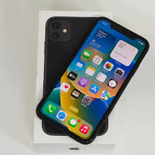 Apple iPhone 11 - 6.1" Liquid Retina, A13 Bionic, Dual Camera